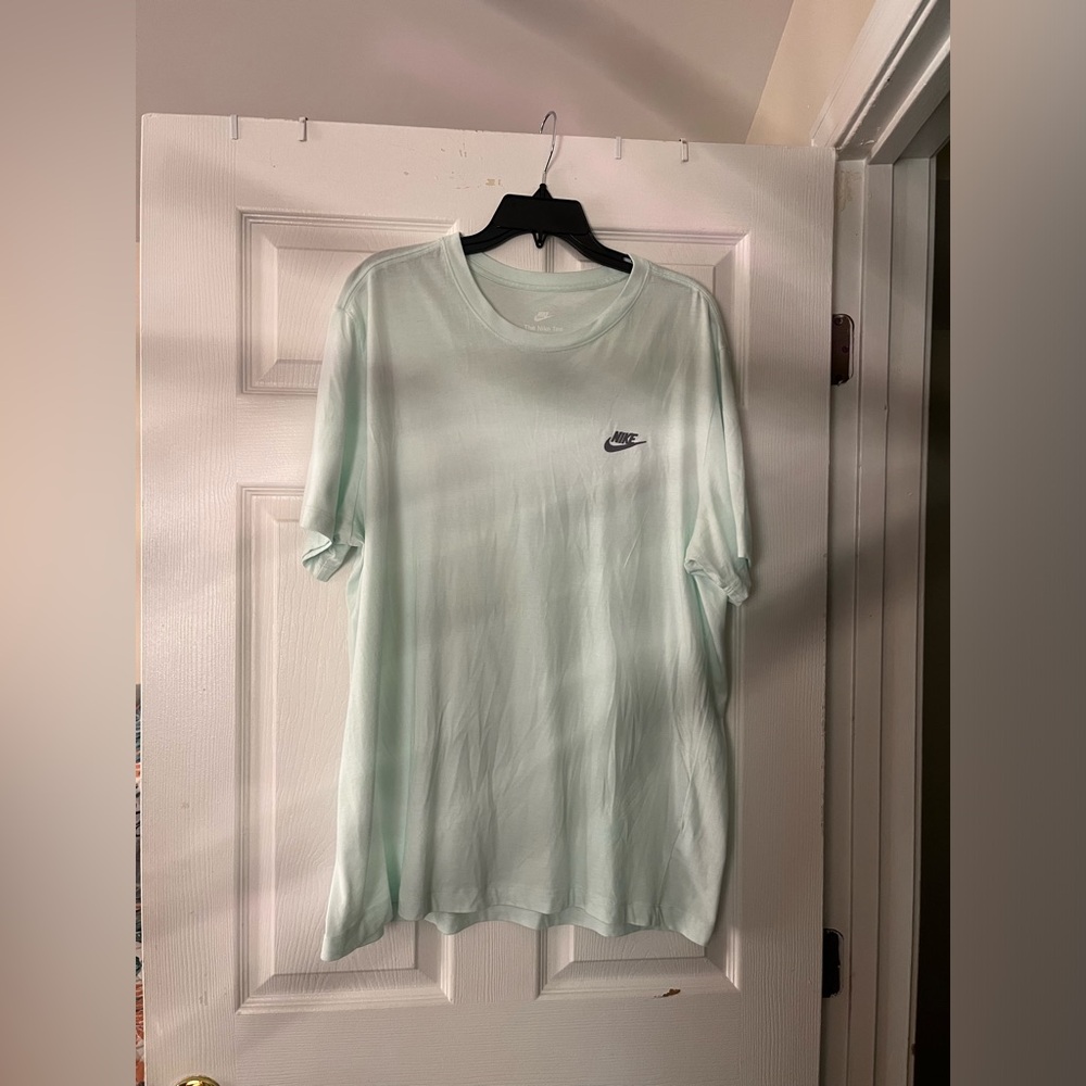 Mens  slightly worn “ Nike” tee shirt